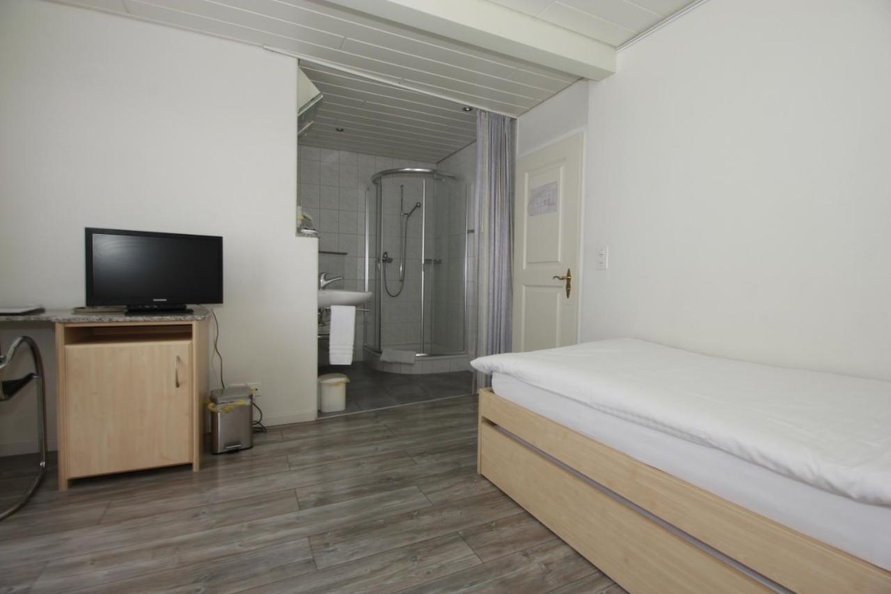 Hotel Hippel Krone Kerzers Экстерьер фото